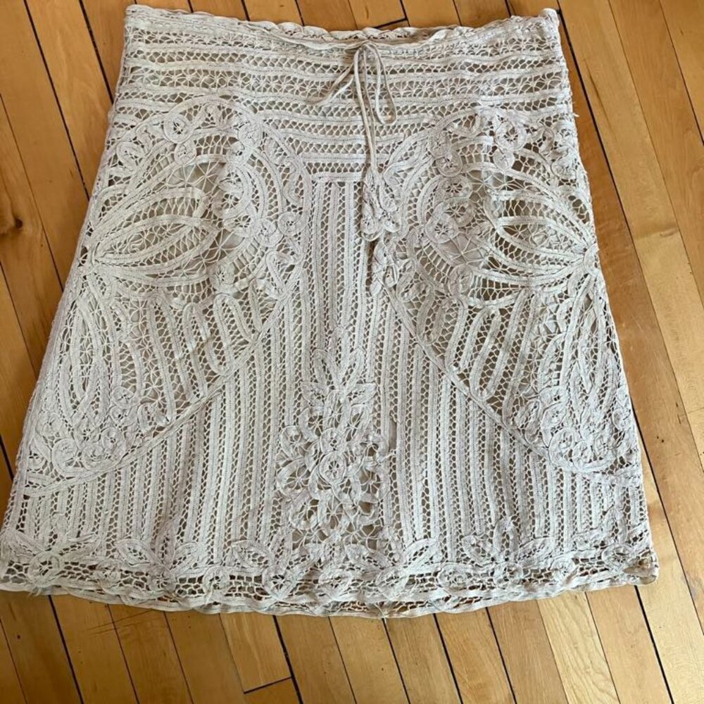 Lace skirt